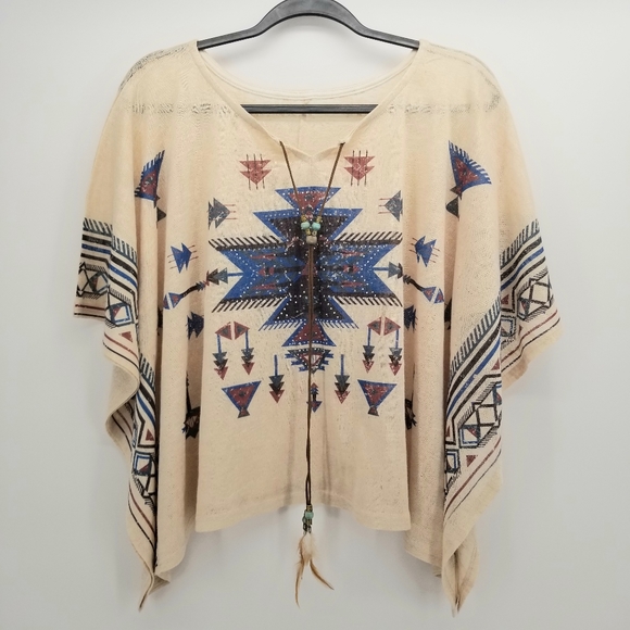 Tops - Western Aztec Top With Necklace